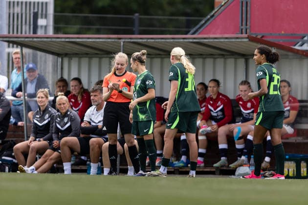 Fußball I Frauen I Testspiel I SV Meppen 1912 e.V. - VfL Wolfsburg I 19.07.2026 Svenja Huth (10, VfL Wolfsburg) wird eingewechselt. Herzlake Hasetalstadion Niedersachsen Deutschland *** Soccer I Women I Friendly Match I SV Meppen 1912 e.V. vs. VfL Wolfsburg I July 19, 2026 Svenja Huth 10, VfL Wolfsburg comes on as a substitute Herzlake Hasetalstadion Lower Saxony Germany Copyright: xLobeca CedricxSiefkerx