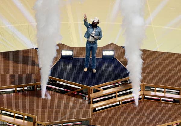FIFA World Cup, WM, Weltmeisterschaft, Fussball 2026 final - Spain vs Argentina US singer Post Malone performs during the Closing Ceremony ahead of the FIFA World Cup 2026 final match Spain against Argentina, in East Rutherford, New Jersey, USA, 19 July 2026. EAST RUTHERFORD United States  Copyright: xRONALDxWITTEKx
