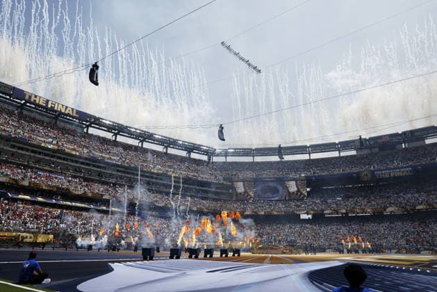 FIFA World Cup, WM, Weltmeisterschaft, Fussball 2026 final - Spain vs Argentina Pyrotechnics smoke rise during the Closing Ceremony ahead of the FIFA World Cup 2026 final match Spain against Argentina, in East Rutherford, New Jersey, USA, 19 July 2026. EAST RUTHERFORD United States  Copyright: xWILLxOLIVERx