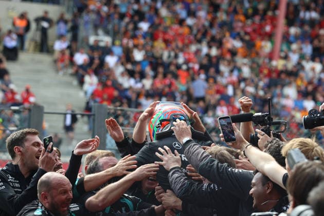19.07.2026, Circuit de Spa-Francorchamps, Spa-Francorchamps, Formula 1 Moet & Chandon Belgian Grand Prix 2026 , im Bild Sieger Andrea Kimi Antonelli (ITA), Mercedes-AMG Petronas Formula One Team feiert mit seinen Mechanikern. (Photo by Alessandro Martellottta Hasan Bratic DeFodi Images) - *** July 19, 2026, Circuit de Spa-Francorchamps, Spa-Francorchamps, 2026 Formula 1 Moët & Chandon Belgian Grand Prix; pictured: winner Andrea Kimi Antonelli (ITA) of the Mercedes AMG Petronas Formula One Team celebrating with his mechanics. Photo by Alessandro Martellotta, Hasan Bratic, DeFodi Images