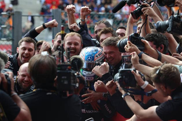 19.07.2026, Circuit de Spa-Francorchamps, Spa-Francorchamps, Formula 1 Moet & Chandon Belgian Grand Prix 2026 , im Bild Sieger Andrea Kimi Antonelli (ITA), Mercedes-AMG Petronas Formula One Team feiert mit seinen Mechanikern. (Photo by Alessandro Martellottta Hasan Bratic DeFodi Images) - *** July 19, 2026, Circuit de Spa-Francorchamps, Spa-Francorchamps, 2026 Formula 1 Moët & Chandon Belgian Grand Prix; pictured: winner Andrea Kimi Antonelli (ITA) of the Mercedes AMG Petronas Formula One Team celebrating with his mechanics. Photo by Alessandro Martellotta, Hasan Bratic, DeFodi Images