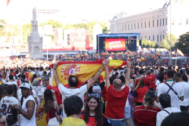 2026 World Cup Spain v Argentina; Fans of the Spanish national team, Nationalteam in the fan zone at Plaza de Colon (Plaza Selection) in Madrid to watch the World Cup final between Spain and Argentina played in the United States on July 19, 2026, in Madrid, Spain. Madrid Madrid Spain Soccer *** 2026 World Cup: Spain vs. Argentina. Fans of the Spanish national team in the fan zone at Plaza de Colón in Madrid to watch the World Cup final between Spain and Argentina, played in the United States on July 19, 2026, in Madrid, Spain. Madrid, Spain. Soccer Copyright: xAgenciaxLOFx