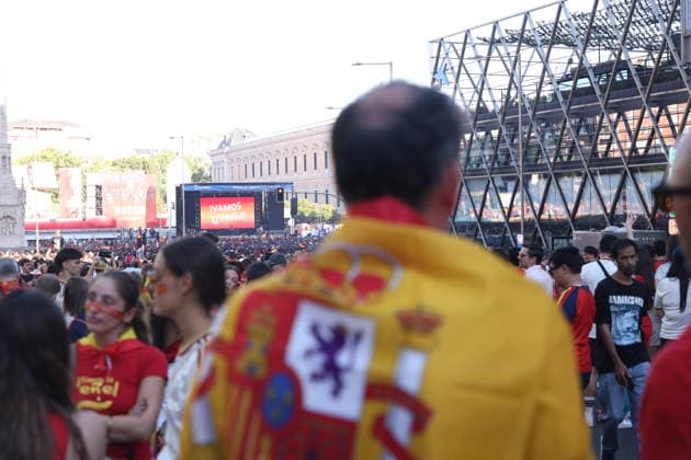 2026 World Cup Spain v Argentina; Fans of the Spanish national team, Nationalteam in the fan zone at Plaza de Colon (Plaza Selection) in Madrid to watch the World Cup final between Spain and Argentina played in the United States on July 19, 2026, in Madrid, Spain. Madrid Madrid Spain Soccer *** 2026 World Cup: Spain vs. Argentina. Fans of the Spanish national team in the fan zone at Plaza de Colón in Madrid to watch the World Cup final between Spain and Argentina, played in the United States on July 19, 2026, in Madrid, Spain. Madrid, Spain. Soccer Copyright: xAgenciaxLOFx