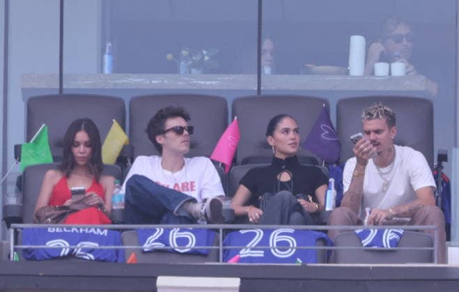 2026 World Cup Final - Romeo And Cruz Beckham And Girlfriends In The Stands - USA (L) Cruz Bekham and girlfriend Jackie Apostel with (R) Romeo Beckham and girlfriend Kim Turnbull in the stands during the Closing ceremony ahead of the FIFA World Cup, WM, Weltmeisterschaft, Fussball 2026 final football match between Spain and Argentina on July 19, 2026 in East Rutherford, NJ, USA. Photo by Charles Guerin ABACAPRESS.COM East Rutherford NJ United States  Copyright: xGuerinxCharles ABACAx