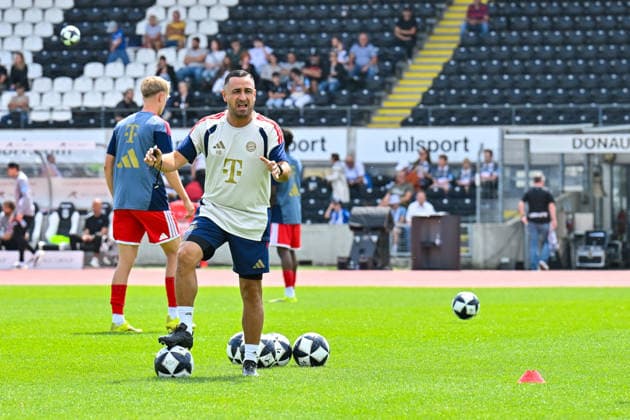 Testspiel; SSV Ulm 1846 Fussball - FC Bayern München II; 19.07.2026 ULM, GERMANY - 19. July: im Bild Babak KEYHANFAR CO-Trainer FC Bayern München II vor dem Testspiel zwischen dem SSV 1846 Ulm Fussball und den Amateuren des FC Bayern München im Donaustadion *** Friendly Match: SSV Ulm 1846 vs. FC Bayern Munich II, July 19, 2026, ULM, GERMANY July 19. Pictured: Babak KEYHANFAR, assistant coach of FC Bayern Munich II, before the friendly match between SSV 1846 Ulm Soccer and the FC Bayern Munich reserves at the Donaustadion Copyright: xBEAUTIFULxSPORTS Goldbergx