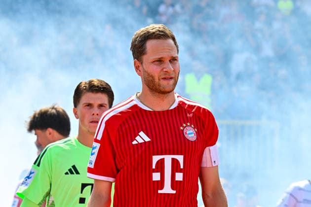 Testspiel; SSV Ulm 1846 Fussball - FC Bayern München II; 19.07.2026 ULM, GERMANY - 19. July: im Bild Benno SCHMITZ (FC Bayern München II 6) Einzelfoto Freisteller beim Einlauf dem Testspiel zwischen dem SSV 1846 Ulm Fussball und den Amateuren des FC Bayern München im Donaustadion *** Friendly Match: SSV Ulm 1846 vs. FC Bayern Munich II, July 19, 2026, ULM, GERMANY July 19. Photo by Benno SCHMITZ: FC Bayern Munich II. Single photo showing a player walking onto the field during the friendly match between SSV 1846 Ulm Soccer and the FC Bayern Munich reserves at the Donaustadion. Copyright: xBEAUTIFULxSPORTS Goldbergx