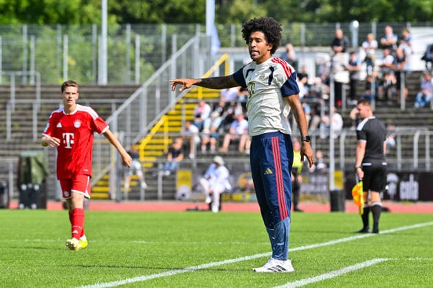 Testspiel; SSV Ulm 1846 Fussball - FC Bayern München II; 19.07.2026 ULM, GERMANY - 19. July: im Bild DANTE Bonfim Costa Santos Cheftrainer FC Bayern München II Einzelfoto Freisteller während dem Testspiel zwischen dem SSV 1846 Ulm Fussball und den Amateuren des FC Bayern München im Donaustadion *** Friendly Match: SSV Ulm 1846 vs. FC Bayern Munich II, July 19, 2026, ULM, GERMANY July 19. Pictured: DANTE Bonfim Costa Santos, head coach of FC Bayern Munich II. Isolated photo taken during the friendly match between SSV 1846 Ulm Soccer and the FC Bayern Munich reserves at the Donaustadion. Copyright: xBEAUTIFULxSPORTS Goldbergx