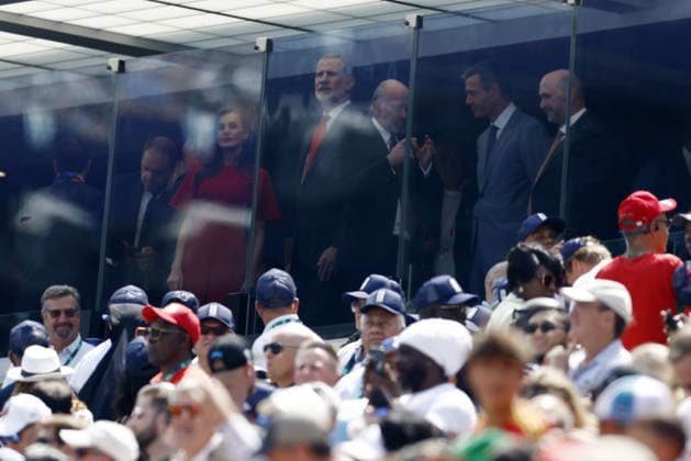 FIFA World Cup, WM, Weltmeisterschaft, Fussball 2026 final - Spain vs Argentina King Felipe VI of Spain (C), Queen Letizia Ortiz of Spain (C-L), US Secretary of Commerce Howard Lutnick (C-R), Spain s Prime Minister Pedro Sanchez (R) ahead of the FIFA World Cup 2026 final match Spain against Argentina, in East Rutherford, New Jersey, USA, 19 July 2026. EAST RUTHERFORD United States  Copyright: xWILLxOLIVERx