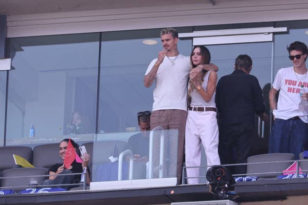 2026 World Cup Final - Beckham Family In The Stands - USA Victoria Beckham with her sons Romeo and Cruz Beckham in the stands during the Closing ceremony ahead of the FIFA World Cup, WM, Weltmeisterschaft, Fussball 2026 final football match between Spain and Argentina on July 19, 2026 in East Rutherford, NJ, USA. Photo by Charles Guerin ABACAPRESS.COM East Rutherford NJ United States  Copyright: xGuerinxCharles ABACAx