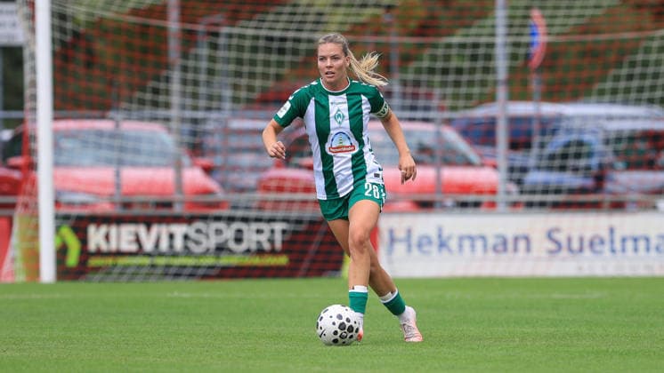 Juliane Wirtz (SV Werder Bremen, 28) am Ball, Freisteller, Einzelbild, Ganzkörper, Aktion, Action, Spielszene, 19.07.2026, Deurningen (Niederlande), Fussball, Testspiel Frauen, FC Twente Enschede - SV Werder Bremen *** Juliane Wirtz, SV Werder Bremen, 28, on the ball, isolated shot, single frame, full body, action, game scene, July 19, 2026, Deurningen, Netherlands, soccer, women s friendly, FC Twente Enschede vs. SV Werder Bremen xobx