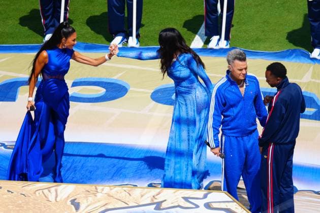 Robbie Williams with Nicole Scherzinger and Laura Pausini ahead of kick-off Spain v Argentina, 2026 FIFA World Cup, WM, Weltmeisterschaft, Fussball Final, Football, New York New Jersey Stadium, East Rutherford, New Jersey, USA - 19 Jul 2026East Rutherford New York New Jersey Stadium New Jersey (NJ) United States of America  Copyright: xJavierxGarcia Shutterstockx 16995474g