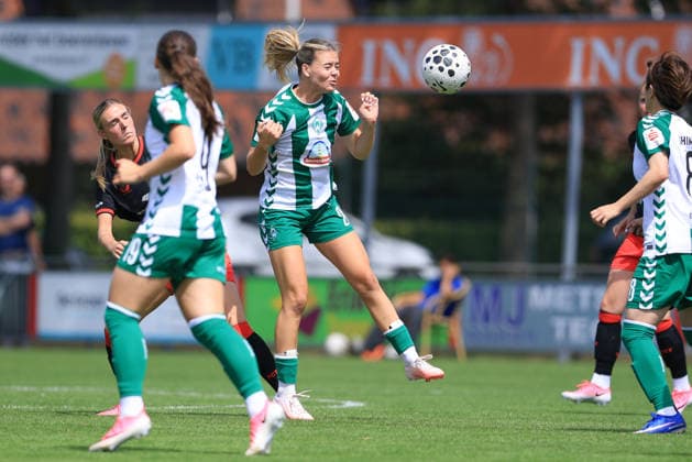 Juliane Wirtz (SV Werder Bremen, 28) beim Kopfball, Aktion, Action, Spielszene, 19.07.2026, Deurningen (Niederlande), Fussball, Testspiel Frauen, FC Twente Enschede - SV Werder Bremen *** Juliane Wirtz, SV Werder Bremen, 28, heading the ball, action, game scene, July 19, 2026, Deurningen, Netherlands, soccer, women s friendly, FC Twente Enschede vs. SV Werder Bremen xobx