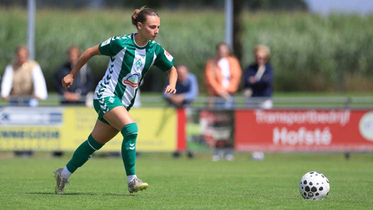 Chiara D Angelo (SV Werder Bremen, 2) beim Elfmeter, Strafstoß, Spielszene, Action, Aktion, am Ball, Freisteller, Einzelbild, Ganzkörper, 19.07.2026, Deurningen (Niederlande), Fussball, Testspiel Frauen, FC Twente Enschede - SV Werder Bremen *** Chiara D Angelo, SV Werder Bremen, 2 during a penalty kick, penalty kick, game action, action, on the ball, free kick, single frame, full body, July 19, 2026, Deurningen, Netherlands, soccer, women s friendly, FC Twente Enschede vs. SV Werder Bremen xobx