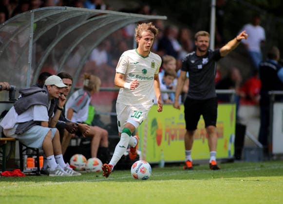 Fussball, Herren, Saison 2026 2027, TSV Aindling - TSV 1860 München, Testspiel, Vorbereitung Lucio Saric (TSV 1860 München) mit Ball im Angriff *** Soccer, Men s, 2026–2027 Season, TSV Aindling vs. TSV 1860 Munich, Friendly Match, Preseason: Lucio Saric of TSV 1860 Munich with the ball on the attack