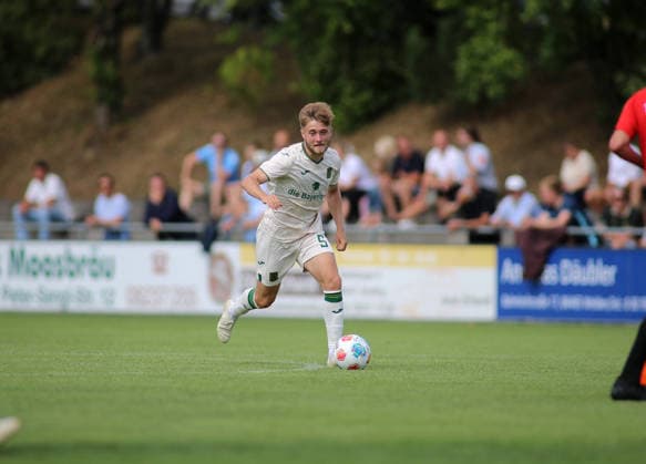Fussball, Herren, Saison 2026 2027, TSV Aindling - TSV 1860 München, Testspiel, Vorbereitung Matthew Collins (TSV 1860 München) mit Ball im Angriff *** Soccer, Men s, 2026–2027 Season, TSV Aindling vs. TSV 1860 Munich, Friendly Match, Preseason: Matthew Collins of TSV 1860 Munich with the ball on the attack