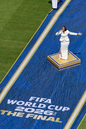 Football - FIFA World Cup, WM, Weltmeisterschaft, Fussball 2026 - Final - Spain v Argentina NEW JERSEY, USA - Sunday, July 19, 2026: Emmy, Grammy, Oscar and Tony Award winner Jennifer Hudson sings the US National Anthem before the FIFA World Cup Final 2026 between Spain and Argentina at the Met Life Stadium. (Photo by David Rawcliffe Propaganda) EAST RUTHERFORD Met Life Stadium NEW JERSEY UNITED STATES OF AMERICA  Copyright: xDavidxRawcliffex P2026-07-19-Spain_Argentina-14