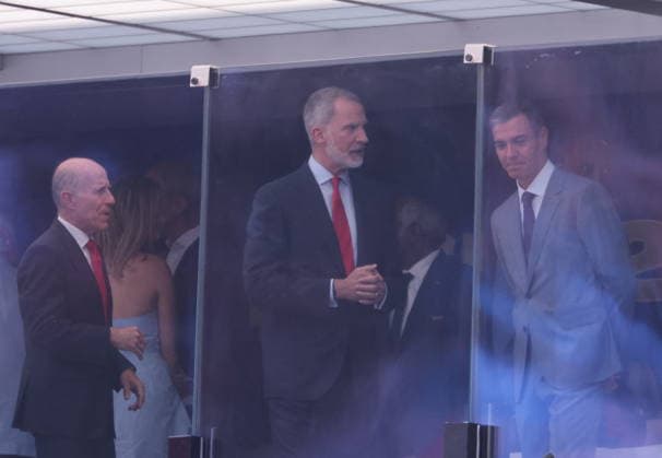 2026 World Cup Final - Spanish Royals In The Stands - USA King Felipe VI of Spain and President of Spain, Pedro Sanchez in the stands during the Closing ceremony ahead of the FIFA World Cup, WM, Weltmeisterschaft, Fussball 2026 final football match between Spain and Argentina on July 19, 2026 in East Rutherford, NJ, USA. Photo by Charles Guerin ABACAPRESS.COM East Rutherford NJ United States  Copyright: xGuerinxCharles ABACAx