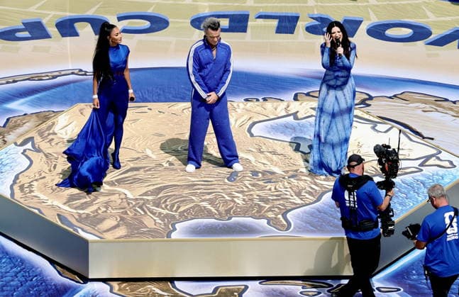 FIFA World Cup, WM, Weltmeisterschaft, Fussball 2026 final - Spain vs Argentina Recording artists (centre from L) US singer Nicole Scherzinger, British singer Robbie Williams and Italian singer Laura Pausini perform during the closing ceremony for the FIFA World Cup 2026 final match Spain against Argentina, in New Jersey, USA, 19 July 2026. EAST RUTHERFORD United States  Copyright: xRONALDxWITTEKx