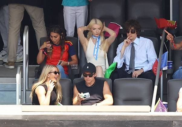 Anya Taylor-Joy and Malcolm McRae in the crowd ahead of kick-off Spain v Argentina, 2026 FIFA World Cup, WM, Weltmeisterschaft, Fussball Final, Football, New York New Jersey Stadium, East Rutherford, New Jersey, USA - 19 Jul 2026East Rutherford New York New Jersey Stadium New Jersey (NJ) United States of America  Copyright: xMichaelxZemanek Shutterstockx 16995475ab