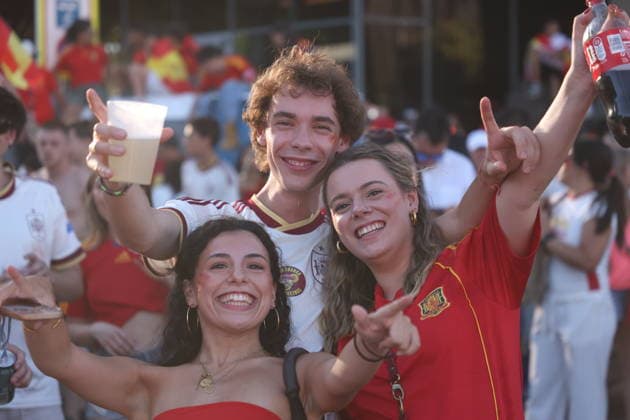 2026 World Cup Spain v Argentina; Fans of the Spanish national team, Nationalteam in the fan zone at Plaza de Colon (Plaza Selection) in Madrid to watch the World Cup final between Spain and Argentina played in the United States on July 19, 2026, in Madrid, Spain. Madrid Spain Soccer *** 2026 World Cup: Spain vs. Argentina — Fans of the Spanish national team in the fan zone at Plaza de Colón in Madrid to watch the World Cup final between Spain and Argentina, played in the United States on July 19, 2026, in Madrid, Spain. Madrid, Spain; Soccer Copyright: xAgenciaxLOFx