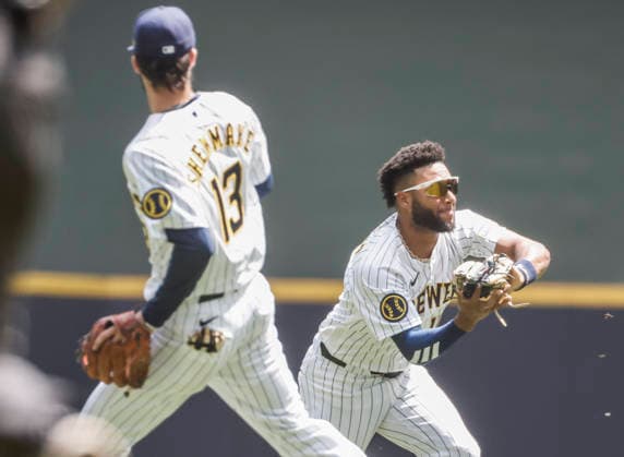 Milwaukee Brewers third baseman Braden Shewmake (L) watches as Milwaukee Brewers left fielder Jackson Chourio (R)catches a fly ball hit by Miami Marlins catcher Liam Hicks in the second inning of the MLB, Baseball Herren, USA game between the Miami Marlins and the Milwaukee Brewers at American Family Field in Milwaukee, Wisconsin on Sunday July 19, 2026.  MIL20260719806 TANNENxMAURY