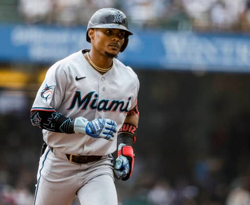 Miami Marlins right fielder Esteury Ruiz runs the bases after hitting a home run in the third inning of the MLB, Baseball Herren, USA game between the Miami Marlins and the Milwaukee Brewers at American Family Field in Milwaukee, Wisconsin on Sunday July 19, 2026.  MIL20260719808 TANNENxMAURY