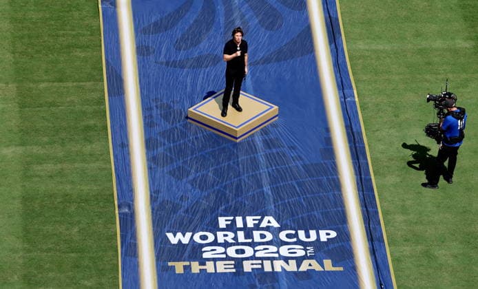 FIFA World Cup, WM, Weltmeisterschaft, Fussball 2026 final - Spain vs Argentina US actor Tom Cruise addresses the crowd during the closing ceremony for the FIFA World Cup 2026 final match Spain against Argentina, in New Jersey, USA, 19 July 2026. EAST RUTHERFORD United States  Copyright: xRONALDxWITTEKx