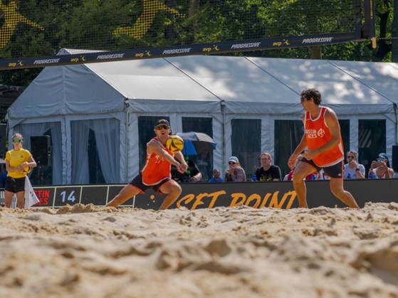 July 19, 2026, New York, New York, USA: Under the Central Park skyline, the AVP brings Beach volleyball, Beachvolleyball to Wollman Rink, kicking off a marquee day of League Week 6 action. New York USA - ZUMAc266 20260719_znp_c266_009 Copyright: xCarlosxChiossonex