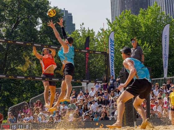 July 19, 2026, New York, New York, USA: Under the Central Park skyline, the AVP brings Beach volleyball, Beachvolleyball to Wollman Rink, kicking off a marquee day of League Week 6 action. New York USA - ZUMAc266 20260719_znp_c266_015 Copyright: xCarlosxChiossonex