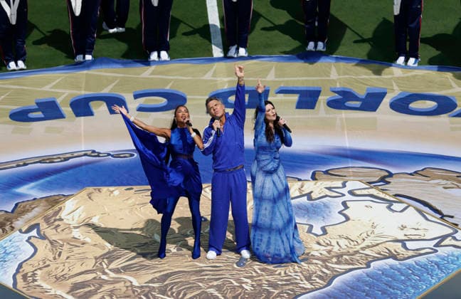 Robbie Williams, Laura Pausini and Nicole Scherzinger perform the FIFA anthem Desire before the start of the FIFA World Cup, WM, Weltmeisterschaft, Fussball final match between Argentina and Spain at New York New Jersey Stadium in East Rutherford, New Jersey, on Sunday, June 19, 2026.  NYP20260719912 JOHNxANGELILLO