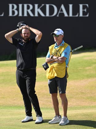 Shane Lowry (IRE) looks dejected on the 18th Green 154th Open Golf Championships, Royal Birkdale, Southport, UK - 19 Jul 2026Southport Royal Birkdale United Kingdom  Copyright: xGreigxCowie Shutterstockx 16988299bb