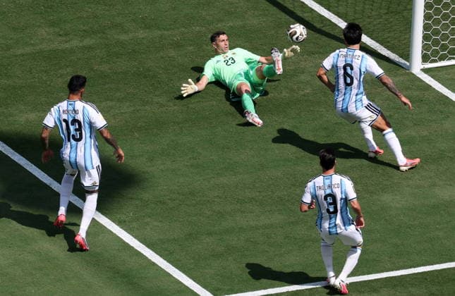 FIFA World Cup, WM, Weltmeisterschaft, Fussball 2026 final - Spain vs Argentina Argentina goalkeeper Emiliano Martinez in action during the FIFA World Cup 2026 final match Spain against Argentina, in New Jersey, USA, 19 July 2026. EAST RUTHERFORD United States  Copyright: xSARAHxYENESELx
