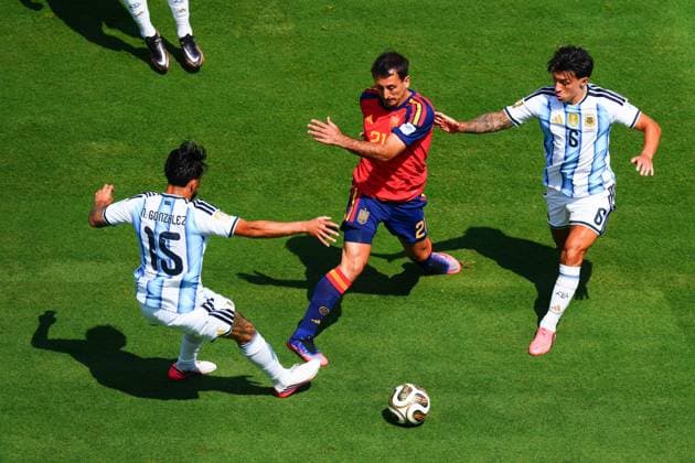 Mikel Oyarzabal of Spain, Nico Gonzalez and Lisandro Martinez of Argentina Spain v Argentina, 2026 FIFA World Cup, WM, Weltmeisterschaft, Fussball Final, Football, New York New Jersey Stadium, East Rutherford, New Jersey, USA - 19 Jul 2026East Rutherford New York New Jersey Stadium New Jersey (NJ) United States of America  Copyright: xJavierxGarcia Shutterstockx 16995474aa