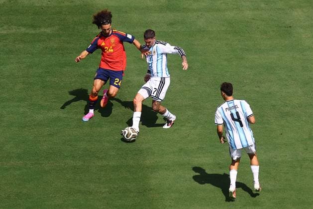 Marc Cucurella of Spain and Rodrigo De Paul of Argentina Spain v Argentina, 2026 FIFA World Cup, WM, Weltmeisterschaft, Fussball Final, Football, New York New Jersey Stadium, East Rutherford, New Jersey, USA - 19 Jul 2026East Rutherford New York New Jersey Stadium New Jersey (NJ) United States of America  Copyright: xMichaelxZemanek Shutterstockx 16995475ag