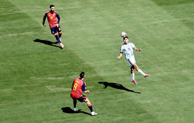 FIFA World Cup, WM, Weltmeisterschaft, Fussball 2026 final - Spain vs Argentina Gonzalo Montiel (R) of Argentina in action during the FIFA World Cup 2026 final match Spain against Argentina, in New Jersey, USA, 19 July 2026. EAST RUTHERFORD United States  Copyright: xRONALDxWITTEKx