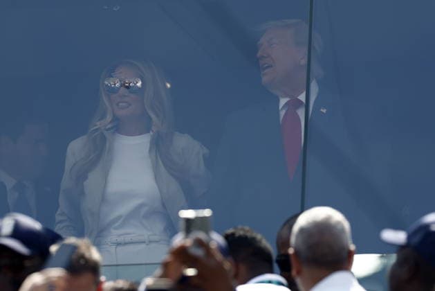 FIFA World Cup, WM, Weltmeisterschaft, Fussball 2026 final - Spain vs Argentina US President Donald Trump (R) and first lady Melania Trump attend the FIFA World Cup 2026 final match Spain against Argentina, in East Rutherford, New Jersey, USA, 19 July 2026. EAST RUTHERFORD United States  Copyright: xWILLxOLIVERx