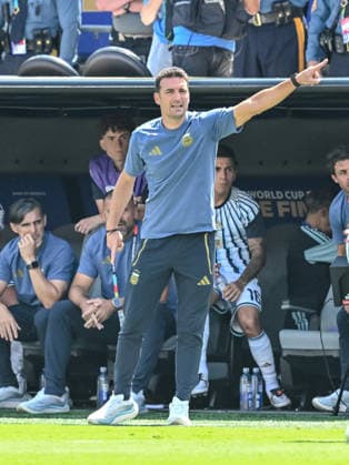 coach Lionel Scaloni (Argentina) gestures during the FIFA World Cup, WM, Weltmeisterschaft, Fussball 2026 Final match between Spain and Argentina at New York New Jersey Stadium on July 19, 2026 in East Rutherford, United States. (Photo by Harry Langer DeFodi Images) - *** Argentina coach Lionel Scaloni gestures during the 2026 FIFA World Cup Final between Spain and Argentina at New York New Jersey Stadium on July 19, 2026, in East Rutherford, United States. Photo by Harry Langer, DeFodi Images