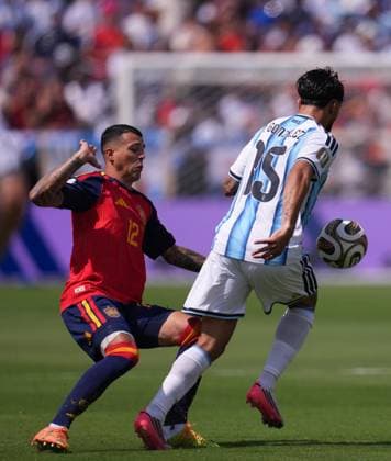 Spain v Argentina - FIFA World Cup, WM, Weltmeisterschaft, Fussball 2026 - Final EAST RUTHERFORD, NEW JERSEY - JULY 19: Nico Gonzalez of Argentina and Pedro Porro of Spain compete for the ball during the FIFA World Cup 2026 Final match between Spain and Argentina at New York New Jersey Stadium in East Rutherford, New Jersey, USA, on July 19, 2026. Jose Hernandez Anadolu New Jersey United States. Editorial use only. Please get in touch for any other usage.  Copyright: x2026xAnadoluxJosexHernandezx