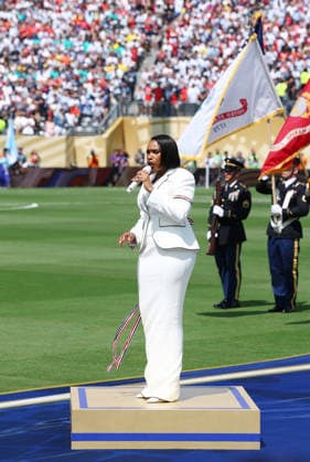 Jennifer Hudson sings the National Anthem before the start of the FIFA World Cup, WM, Weltmeisterschaft, Fussball final match between Argentina and Spain at New York New Jersey Stadium in East Rutherford, New Jersey, on Sunday, June 19, 2026.  NYP20260719925 CHRISTIANxBRUNSKILL