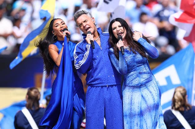 New Jersey, USA, 19th July 2026. Nicole Scharzinger, Robbie Williams and Laura Pausini perform the pre match entertainment during the Spain vs Argentina FIFA World Cup, WM, Weltmeisterschaft, Fussball final match at the Metlife Stadium, New Jersey. Picture credit should read: Paul Terry Sportimage EDITORIAL USE ONLY. No use with unauthorised audio, video, data, fixture lists, club league logos or live services. Online in-match use limited to 120 images, no video emulation. No use in betting, games or single club league player publications. SPI_036_PT_Spain_Argentina SPI-4862-0036