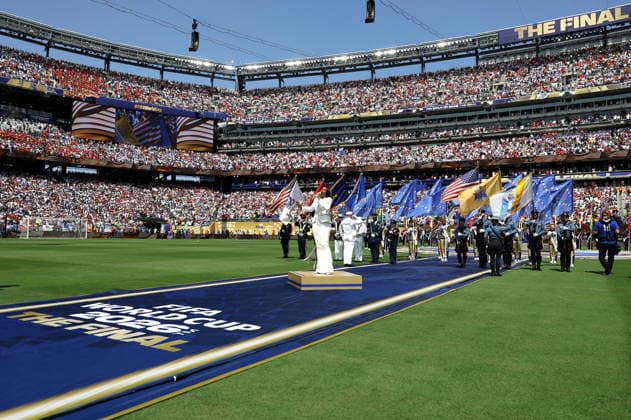 FIFA World Cup, WM, Weltmeisterschaft, Fussball 2026 final - Spain vs Argentina US singer Jennifer Hudson performs the US national anthem during the closing ceremony for the FIFA World Cup 2026 final match Spain against Argentina, in New Jersey, USA, 19 July 2026. EAST RUTHERFORD United States  Copyright: xCHRISTOPHERxNEUNDORFx