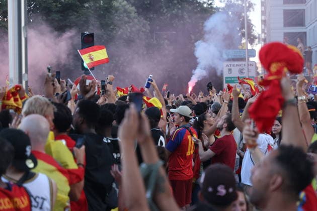 2026 World Cup Spain v Argentina; Fans of the Spanish national team, Nationalteam in the fan zone at Plaza de Colon (Plaza Selection) in Madrid to watch the World Cup final between Spain and Argentina played in the United States on July 19, 2026, in Madrid, Spain. Madrid Spain Soccer *** 2026 World Cup: Spain vs. Argentina — Fans of the Spanish national team in the fan zone at Plaza de Colón in Madrid to watch the World Cup final between Spain and Argentina, played in the United States on July 19, 2026, in Madrid, Spain. Madrid, Spain; Soccer Copyright: xAgenciaxLOFx