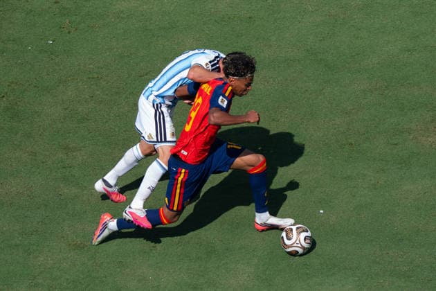 Alejandro Grimaldo (Spain, 3) zieht Lamine Yamal (Spain, 19) zu Boden FIFA World Cup, WM, Weltmeisterschaft, Fussball 2026 Final: Spanien v Argentinien 19 July 2026, FIFA World Cup 2026 Finale: Spanien v Argentinien (Final) at New York New Jersey Stadium in East Rutherford, New Jersey, USA. Photo: Marco Bader *** Alejandro Grimaldo (Spain, 3) takes Lamine Yamal (Spain, 19) to the ground during the 2026 FIFA World Cup Final between Spain and Argentina on July 19, 2026, 2026 FIFA World Cup Final: Spain vs. Argentina at New York New Jersey Stadium in East Rutherford, New Jersey, USA. Photo by Marco Bader Copyright: HMBxMedia xMarcoxBader