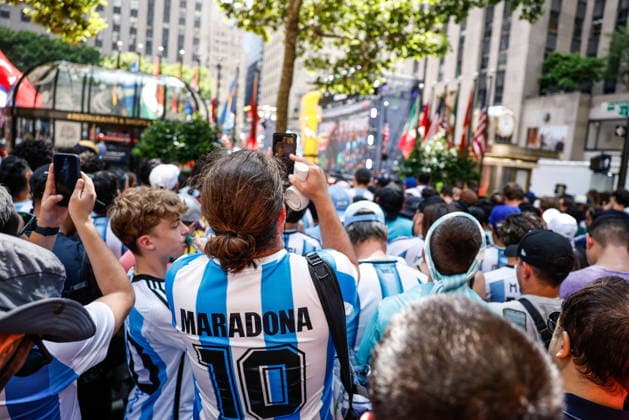 Fans gather in New York for live broadcast of World Cup final Soccer fans gather at Rockefeller Plaza to watch the FIFA World Cup, WM, Weltmeisterschaft, Fussball 2026 final match between Spain and Argentina in New York, New York, USA, 19 July 2026. NEW YORK NEW YORK UNITED STATES  Copyright: xKENAxBETANCURx