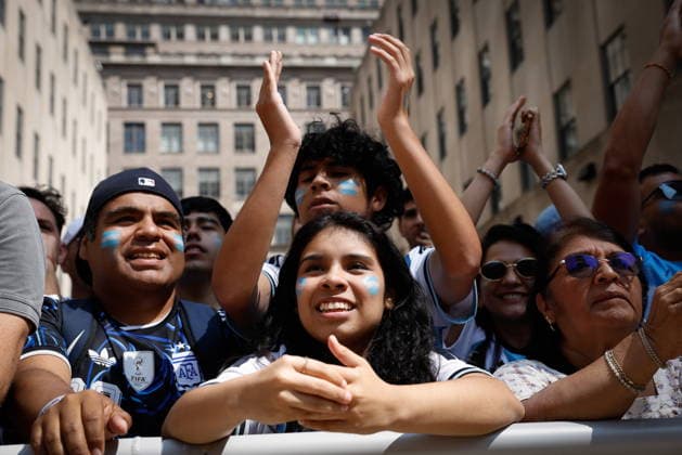 Fans gather in New York for live broadcast of World Cup final Soccer fans gather at Rockefeller Plaza to watch the FIFA World Cup, WM, Weltmeisterschaft, Fussball 2026 final match between Spain and Argentina in New York, New York, USA, 19 July 2026. NEW YORK NEW YORK UNITED STATES  Copyright: xKENAxBETANCURx