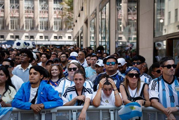 Fans gather in New York for live broadcast of World Cup final Soccer fans gather at Rockefeller Plaza to watch the FIFA World Cup, WM, Weltmeisterschaft, Fussball 2026 final match between Spain and Argentina in New York, New York, USA, 19 July 2026. NEW YORK NEW YORK UNITED STATES  Copyright: xKENAxBETANCURx