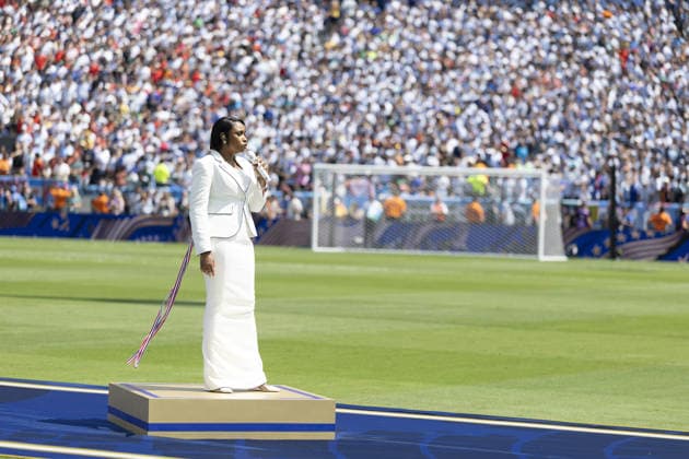 Spain v Argentina - FIFA World Cup, WM, Weltmeisterschaft, Fussball 2026 - Final EAST RUTHERFORD, NEW JERSEY - JULY 19: Jennifer Hudson performs the U.S. national anthem before the FIFA World Cup 2026 Final match between Spain and Argentina at New York New Jersey Stadium on July 19, 2026 in East Rutherford, New Jersey, United States. Baldesca Samper Anadolu New Jersey United States. Editorial use only. Please get in touch for any other usage.  Copyright: x2026xAnadoluxBaldescaxSamperx