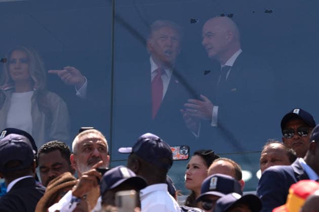 USA President Donald Trump (C) speaks with FIFA President Gianni Infantino in the 2026 FIFA World Cup, WM, Weltmeisterschaft, Fussball final between Spain and Argentina at MetLife Stadium in New Jersey, United States, 19 July 2026. FIFA World Cup 2026 final - Spain vs Argentina !ACHTUNG: NUR REDAKTIONELLE NUTZUNG!  Copyright: xAngelxColmenaresx AME933 20260719-55020939250_1