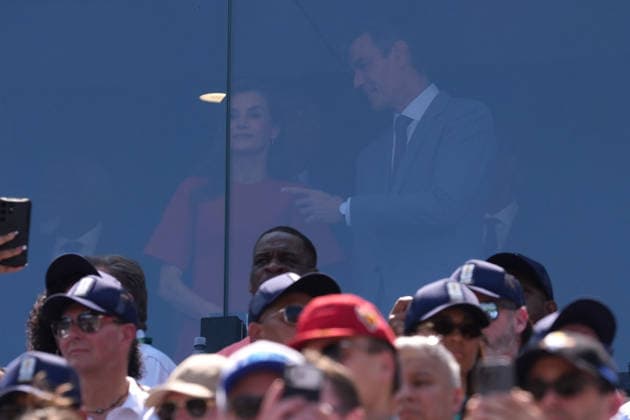 Queen Letizia (L) speaks with Spanish Prime Minister Pedro Sanchez, in the 2026 FIFA World Cup, WM, Weltmeisterschaft, Fussball final between Spain and Argentina at MetLife Stadium in New Jersey, United States, 19 July 2026. FIFA World Cup 2026 final - Spain vs Argentina !ACHTUNG: NUR REDAKTIONELLE NUTZUNG!  Copyright: xAngelxColmenaresx AME936 20260719-55020939269_1
