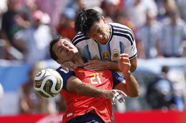 FIFA World Cup, WM, Weltmeisterschaft, Fussball 2026 final - Spain vs Argentina epaselect Lisandro Martinez (R) of Argentina in action against Mikel Oyarzabal of Spain during the FIFA World Cup 2026 final match Spain against Argentina, in New Jersey, USA, 19 July 2026. EAST RUTHERFORD United States  Copyright: xSHAWNxTHEWx